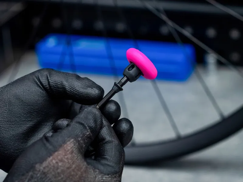 Muc-Off Tubeless Tag Holder Black/Pink-1