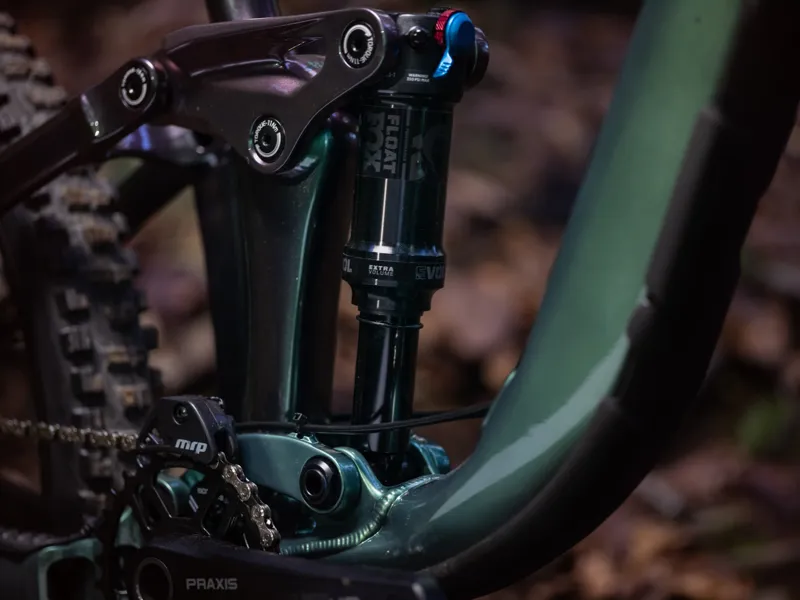 Giant Reign 2 Full Suspension Mountain Bike 2026 in Mineral Green-4