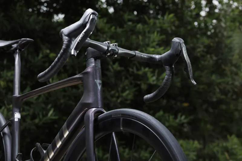 Giant Defy Advanced SL 0 Road Bike 2026 in Arctic Light-11