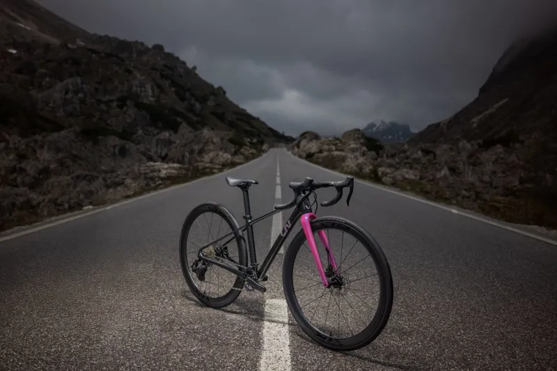 Liv Seek 1 Kids Road Bike 2026 in Black Chrome-10