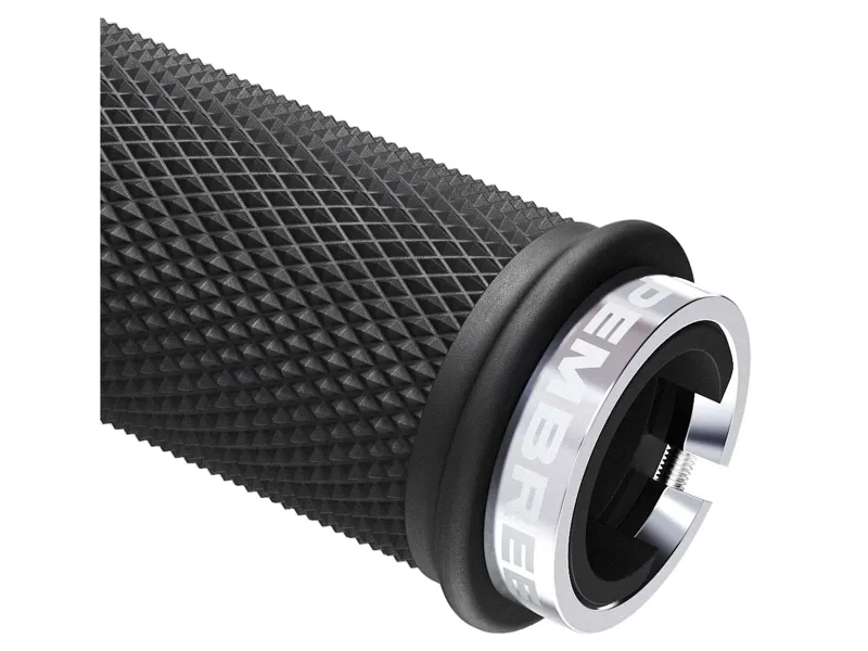Pembree GCS Grip in Black with Silver Lockrings