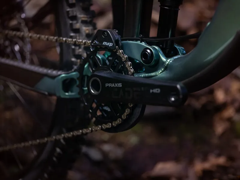 Giant Reign 2 Full Suspension Mountain Bike 2026 in Mineral Green-6