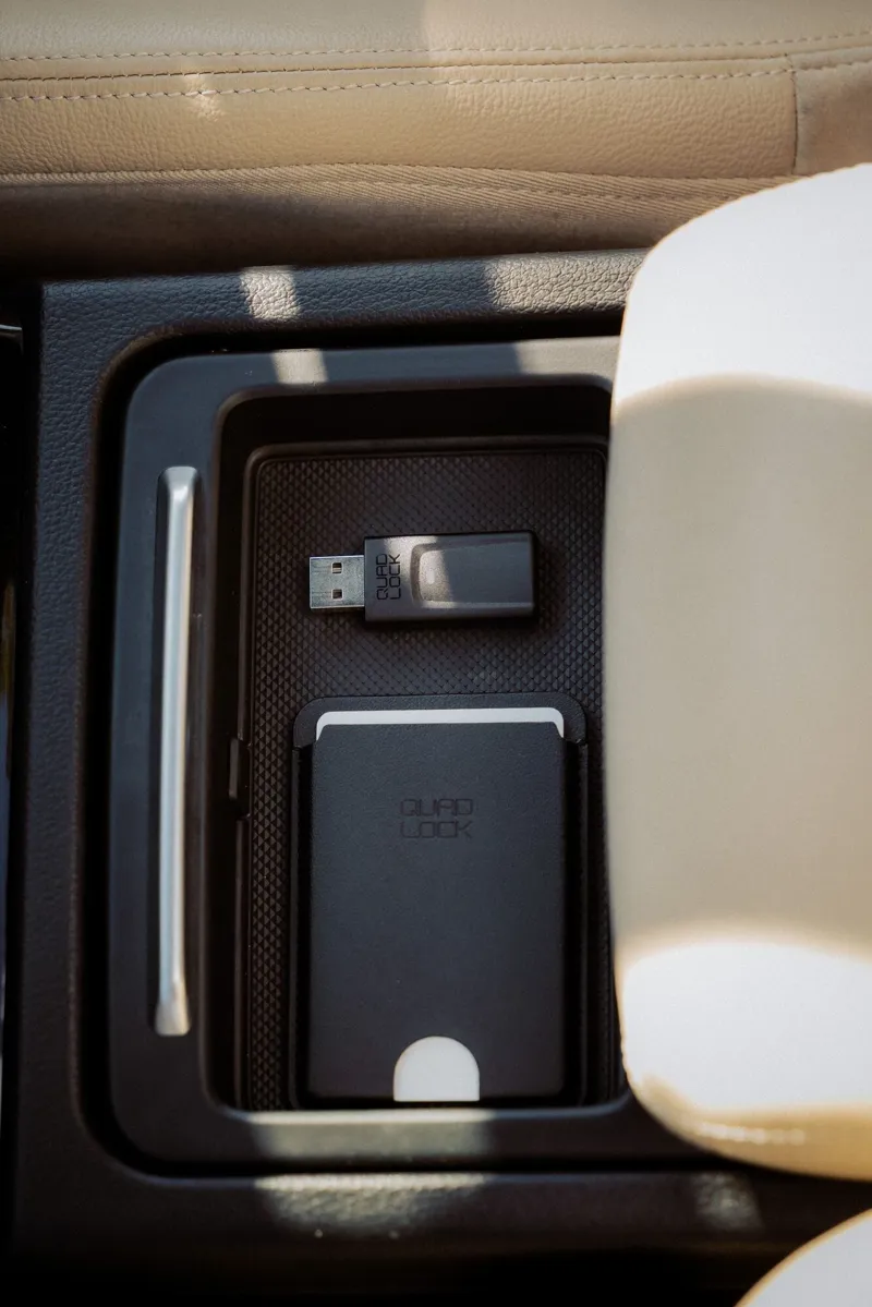 Quad Lock Wireless Carplay / Android Auto Adaptor in Black-4