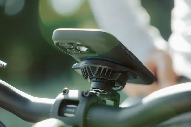 Quad Lock Waterproof Wireless Charging Head in Black-1