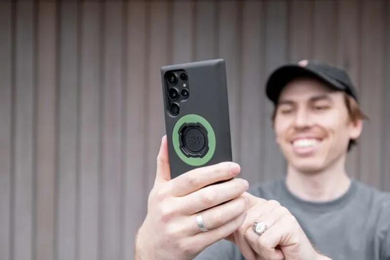 Quadlock MAG Case for Samsung Galaxy S24 in Black-3