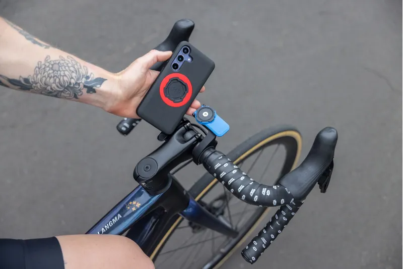 Quad Lock Out Front Mount V3 in Black-2