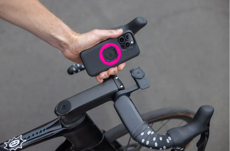 Quadlock Out Front Mount Pro V2 in Black-1