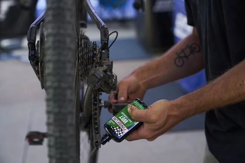 Finish Line Wet Chain Lube - 240 ml-2