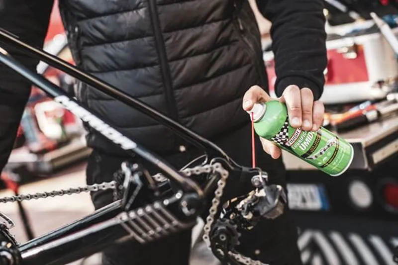 Finish Line Wet Chain Lube Aerosol - 240 ml-1