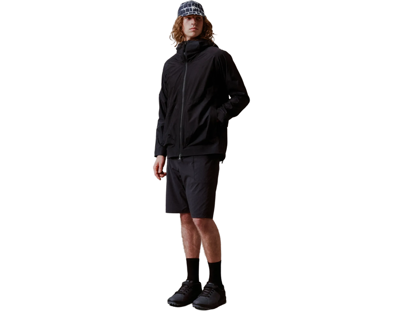 Balfes Bikes Endura Corner Jacket in Black | Free postage over £30, £10 off first order, price match & 0% finance.