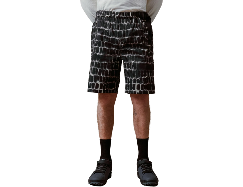 Balfes Bikes Endura Corner V Short  in Black Camo | Free postage over £30, £10 off first order, price match & 0% finance.