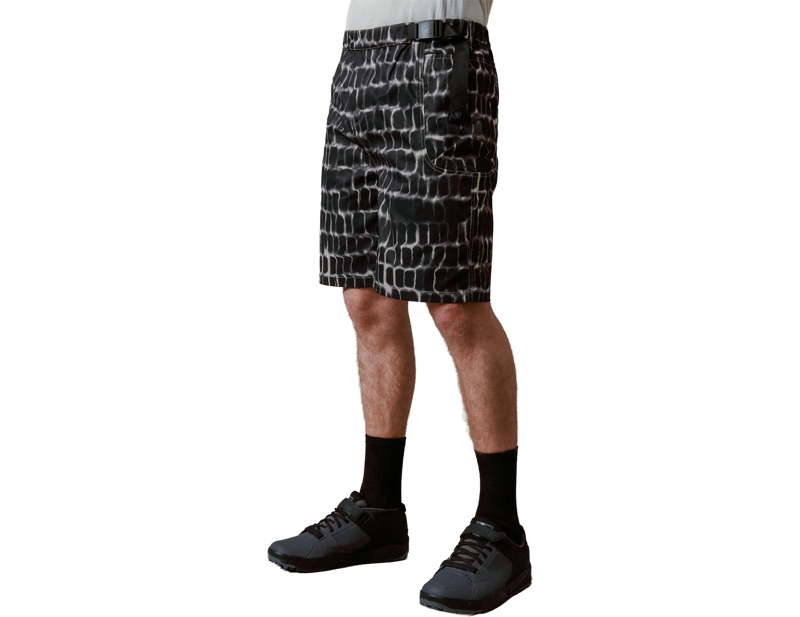 Endura Corner V Short  in Black Camo-2
