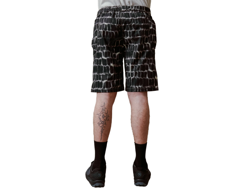 Endura Corner V Short  in Black Camo-1