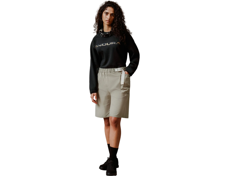 Endura Corner V Short in Silver Sage-3