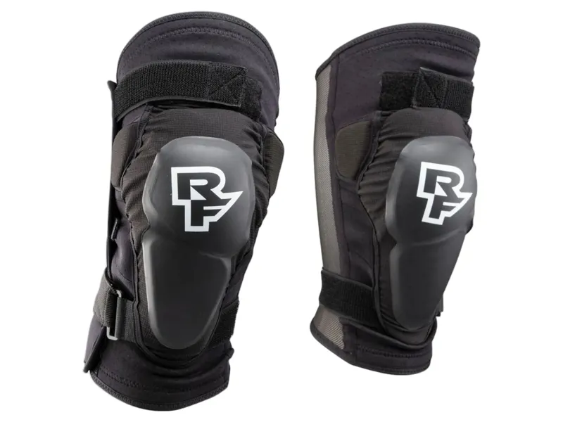 Balfes Bikes Race Face Roam Knee Pads in Black | Free postage over £30, £10 off first order, price match & 0% finance.