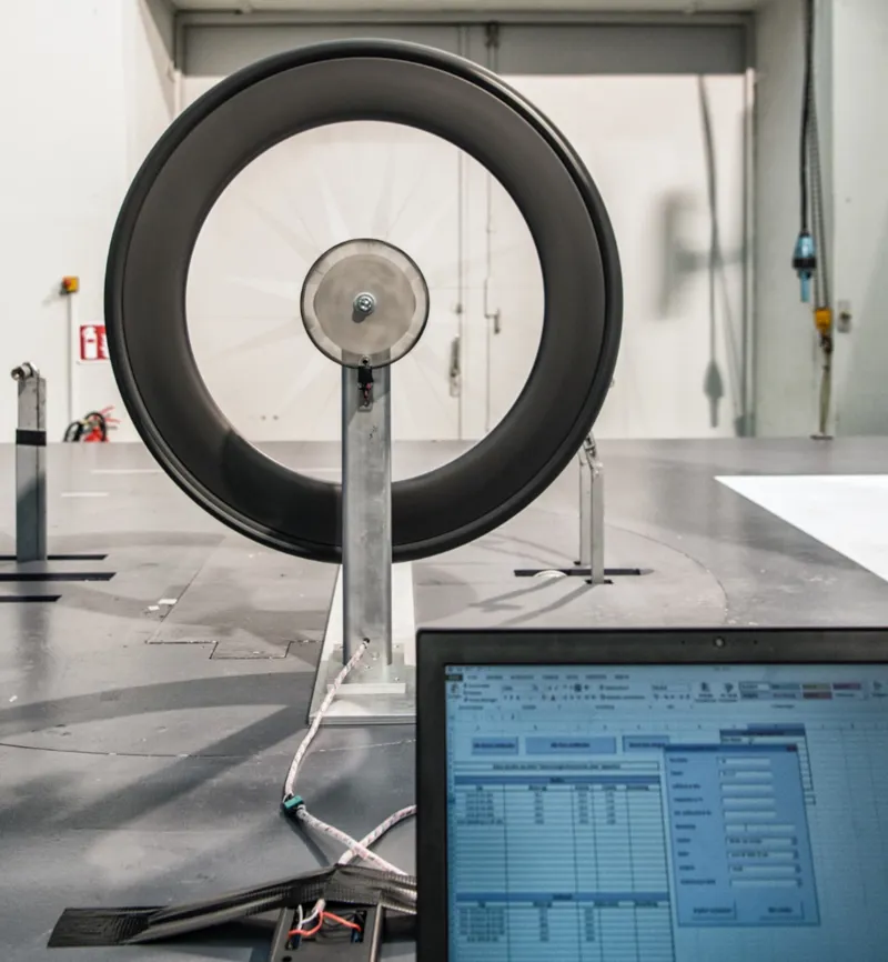 DT Swiss ARC 1100 DICUT Disc Brake Wheel Carbon Clincher -6