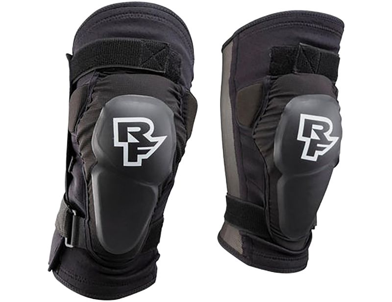 Race Face Roam Knee Pads in Stealth Black