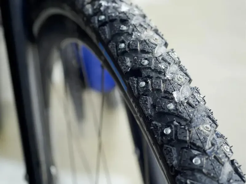 Schwalbe Marathon Winter Plus Smartguard 28x2.15 Spiked Tyre in Black/Reflex-2