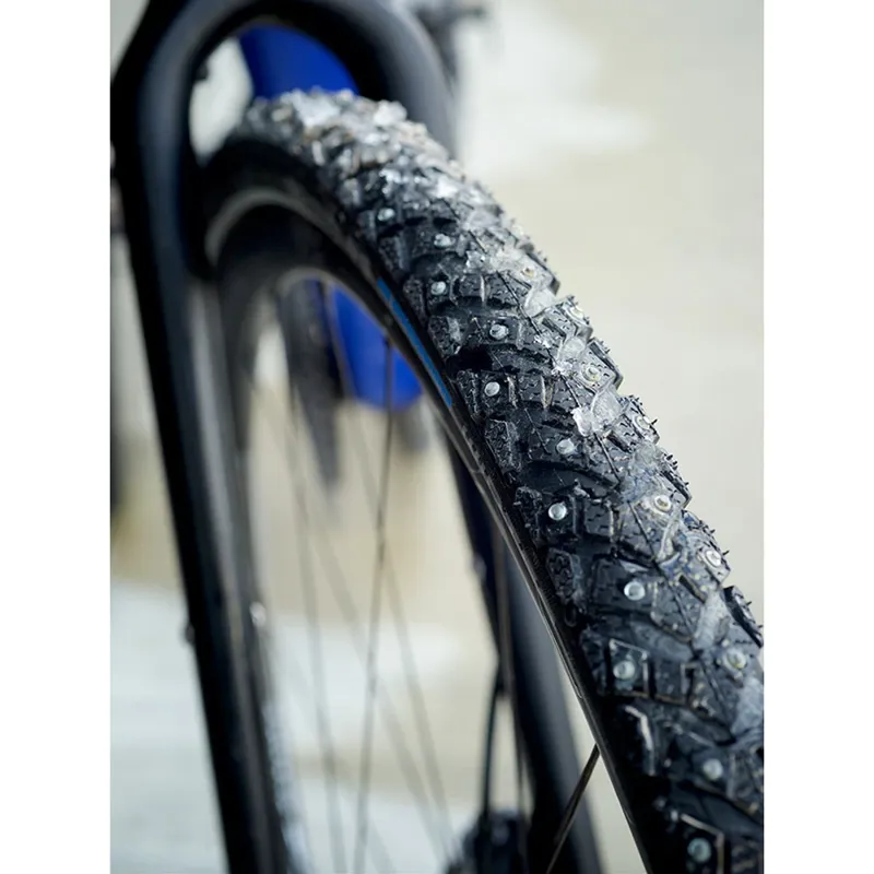 Schwalbe Marathon Winter RaceGuard Tyre 700x35 in Black/Reflective-2