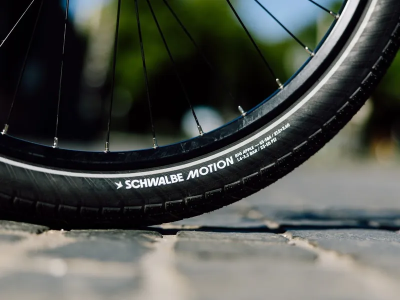 Schwalbe Motion Big Apple RaceGuard 27.5 Inch Tyre in Black/Reflective-5