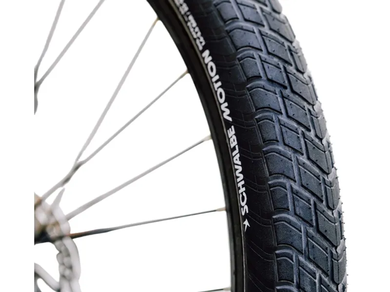 Schwalbe Motion Big Apple RaceGuard 27.5 Inch Tyre in Black/Reflective-4