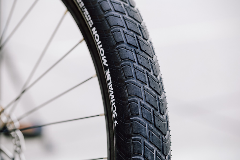 Schwalbe Motion Big Apple RaceGuard 27.5 Inch Tyre in Black/Reflective-4