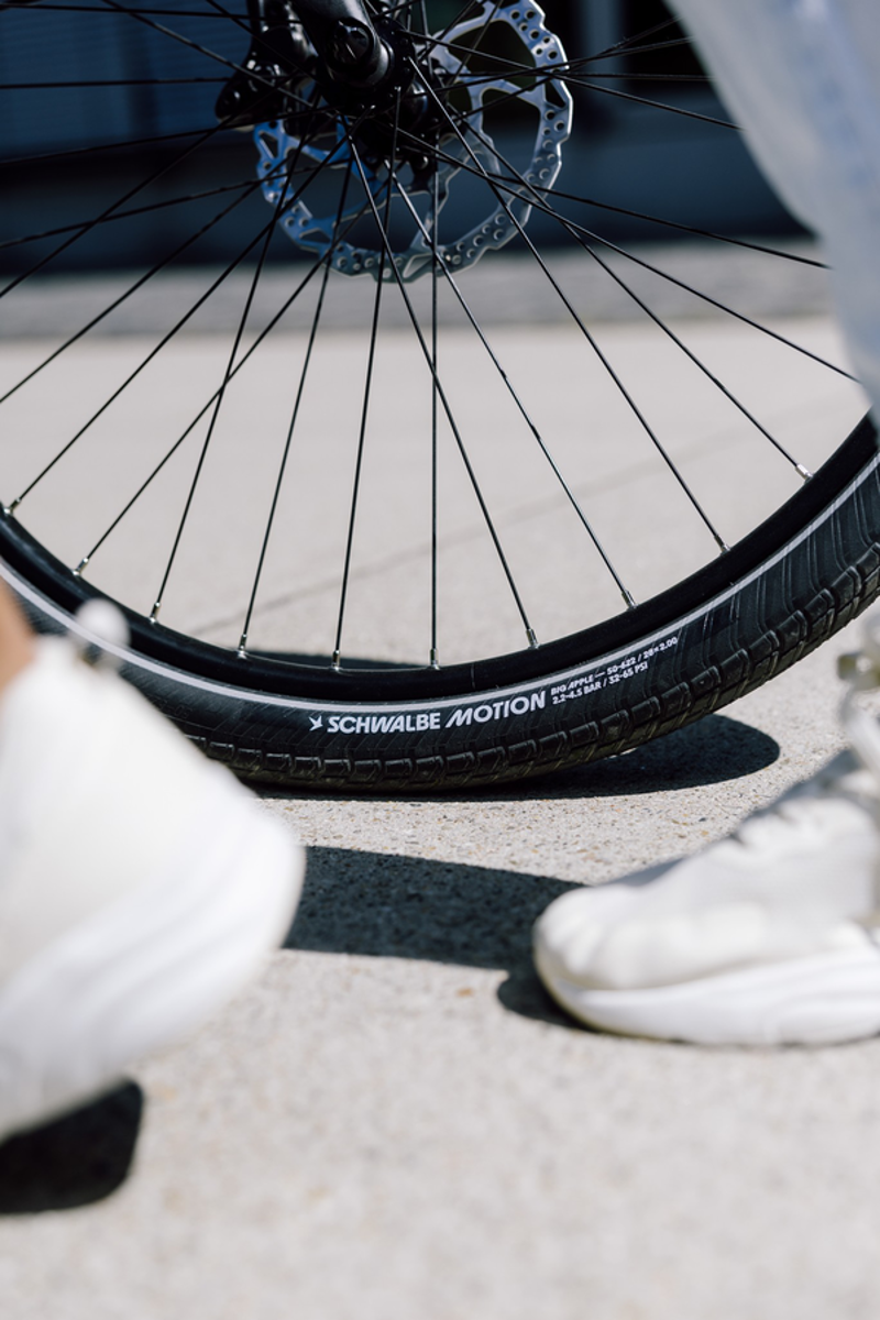 Schwalbe Motion Big Apple RaceGuard 27.5 Inch Tyre in Black/Reflective-6