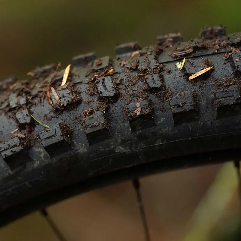 Schwalbe Romy Trail Pro TLE 29x2.40 Folding Tyre in Black-2