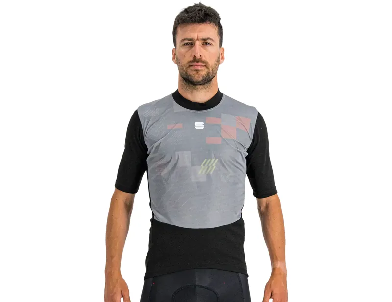 Balfes Bikes Sportful Fiandre Thermal Layer Short Sleeve in Black | Free postage over £30, £10 off first order, price match & 0% finance.