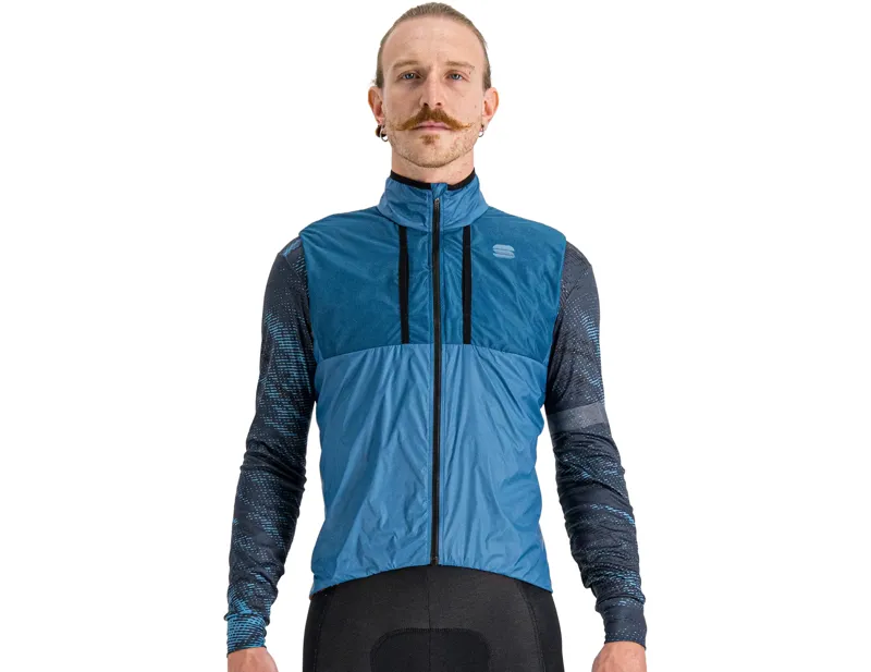 Balfes Bikes Sportful Giara Layer Gilet in Berry Blue | Free postage over £30, £10 off first order, price match & 0% finance.