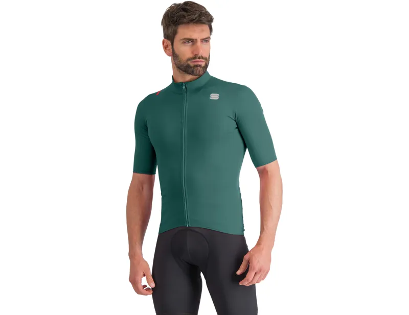 Balfes Bikes Sportful Fiandre Light Short Sleeve Jersey in Shrub Green | Free postage over £30, £10 off first order, price match & 0% finance.