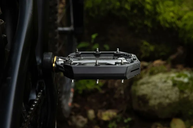 Shimano Saint PD-G8040 Flat MTB Pedals in Black-4
