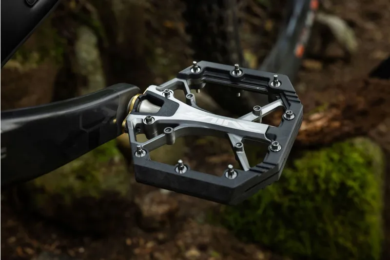 Shimano Saint PD-G8040 Flat MTB Pedals in Black-5