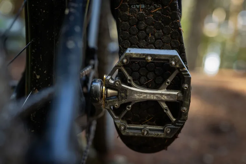 Shimano Saint PD-G8040 Flat MTB Pedals in Black-7