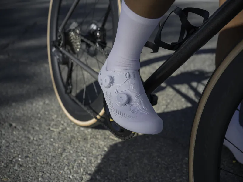 Shimano RC8 RC810 Road Shoes Wide in White-8