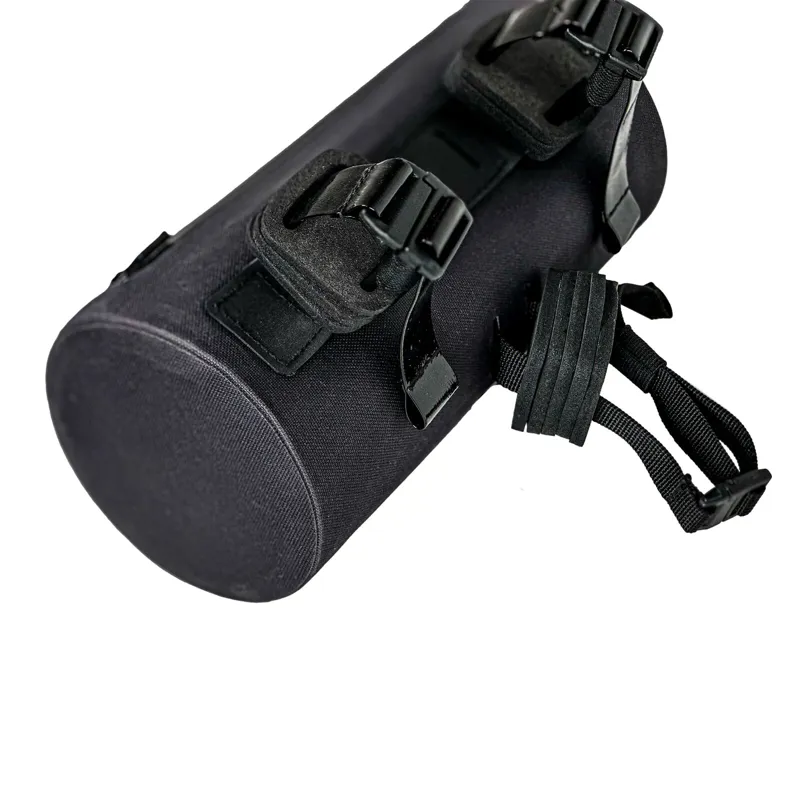 Silca - Grinta Handlebar Bag in black. 2L-2