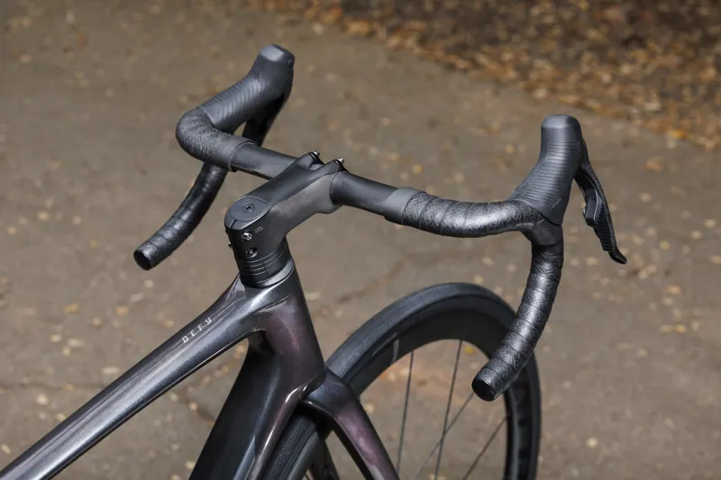 Giant Defy Advanced SL 0 Road Bike 2026 in Arctic Light-12