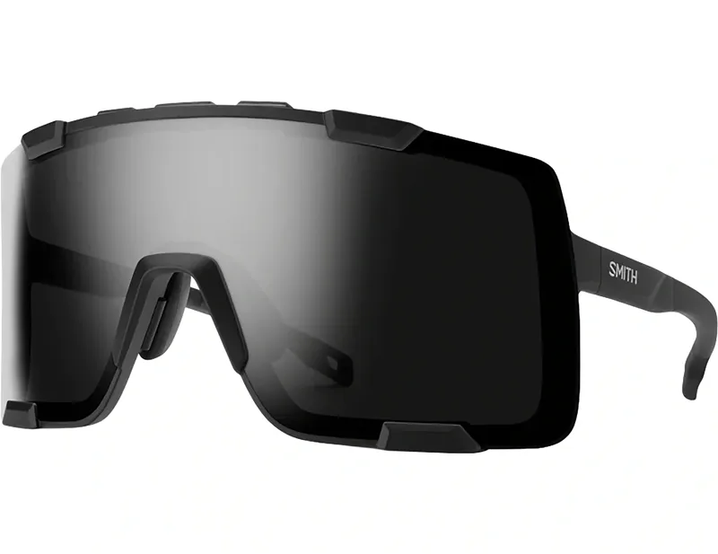Smith Syncline Sunglasses in Matte Black / ChromaPop Black