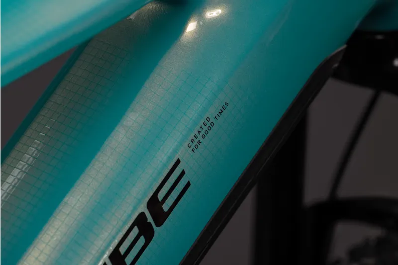 Cube Reaction Hybrid Performance 720 Electric Alloy Hybrid bike 2027 in Maldivian/Black-8