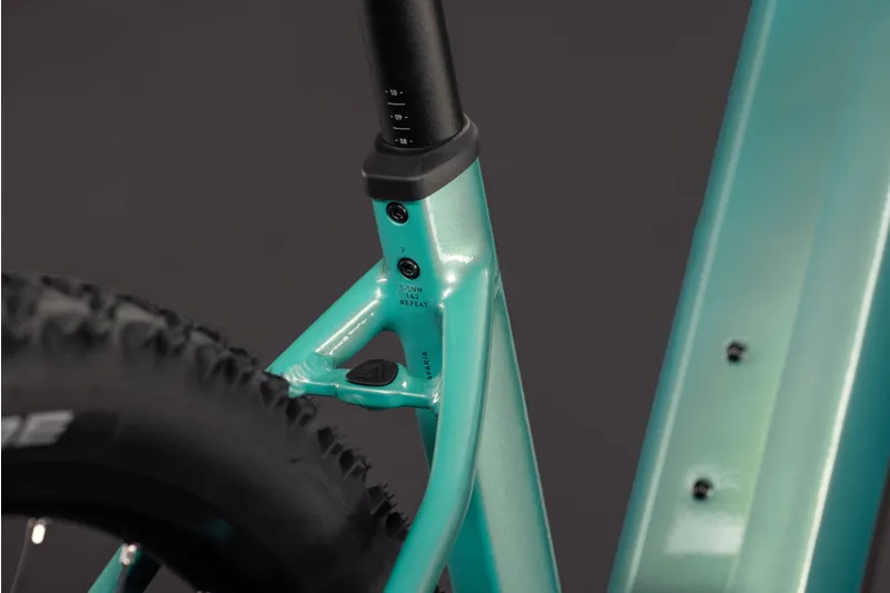 Cube Reaction Hybrid Performance 720 Electric Alloy Hybrid bike 2027 in Maldivian/Black-6