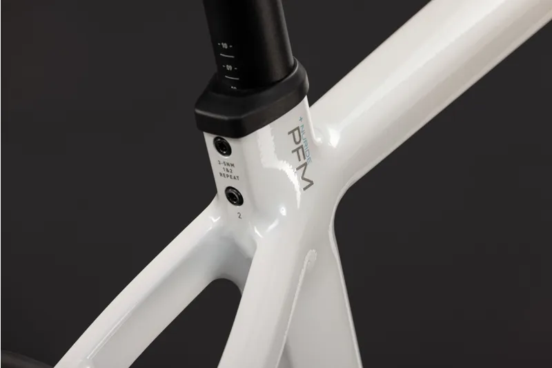 Cube Nuride Hybrid Performance 720 Electric Hybrid bike 2027 in Metallicwhite/Grey-7