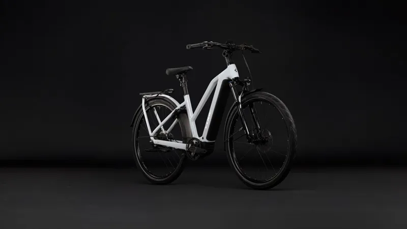 Cube Kathmandu Hybrid Deluxe Pro 800 Electric Aluminium bike 2027 in Metallicwhite/Chrome-2