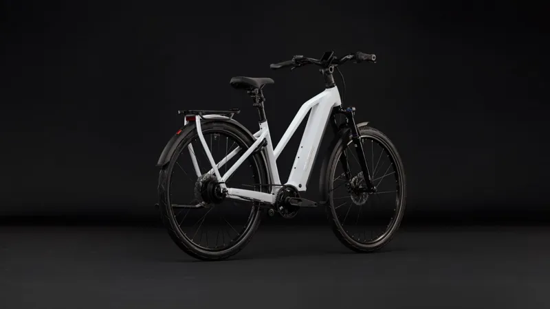 Cube Kathmandu Hybrid Deluxe Pro 800 Electric Aluminium bike 2027 in Metallicwhite/Chrome-1