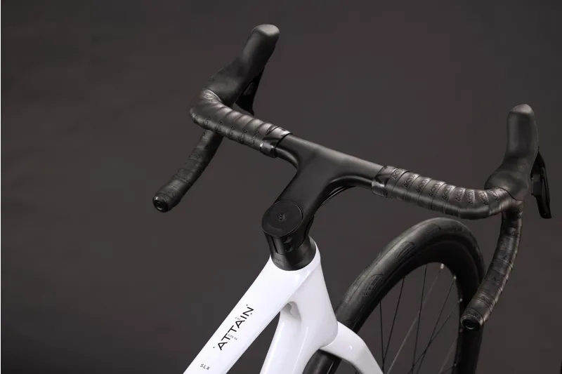 Cube Attain C:62 SLX Carbon Road bike 2027 in Metallicwhite/Black-10