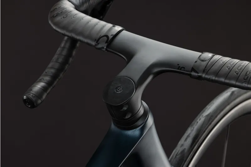 Cube Litening Air C:68X SLX Carbon Road bike 2027 in Liquidblue/Crisscross-5