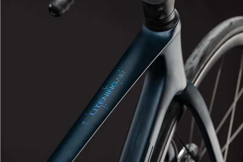 Cube Litening Air C:68X SLX Carbon Road bike 2027 in Liquidblue/Crisscross-12