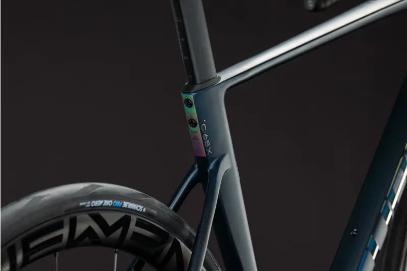 Cube Litening Air C:68X SLX Carbon Road bike 2027 in Liquidblue/Crisscross-11