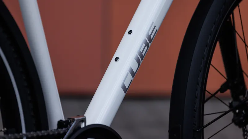 Cube Kathmandu Pro Hybrid Bike 2027 in Metallicwhite/Chrome-8