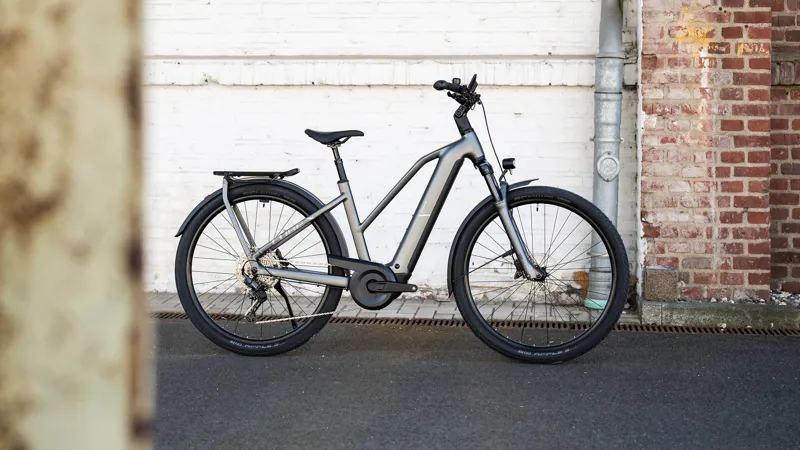 Cube Kathmandu Trapeze Hybrid Pro 800 Electric Hybrid Bike 2025 in Slab Grey/Chrome-8