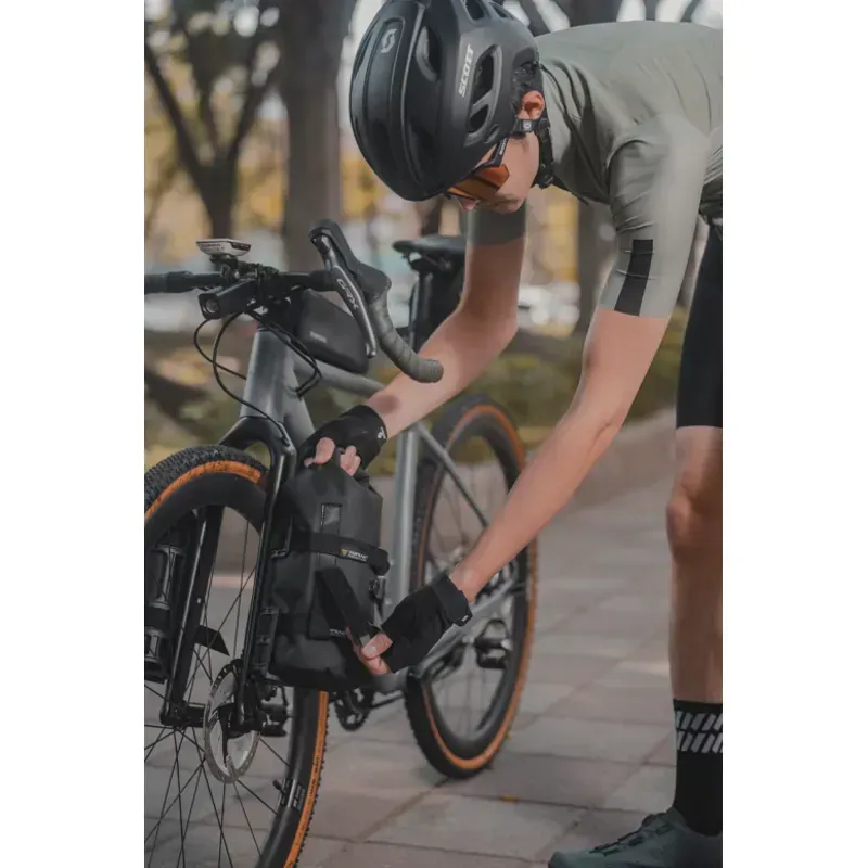 Topeak Fork Drybag 4L in Black-2